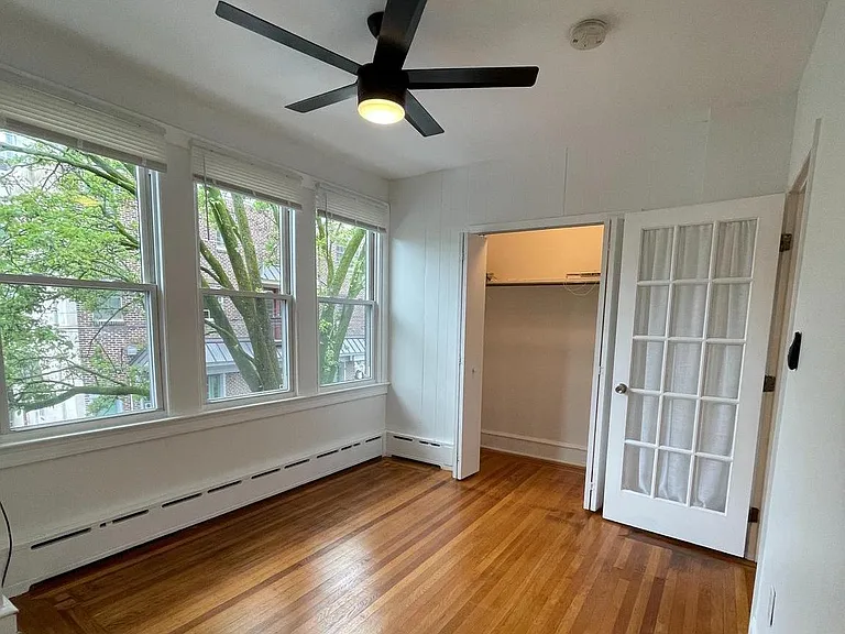 641 Bainbridge St #B — Photo 11