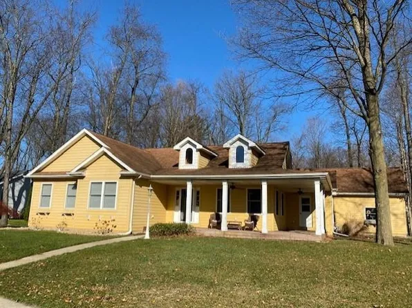 33747 Woodmont Ridge Dr, New Carlisle, IN 46552