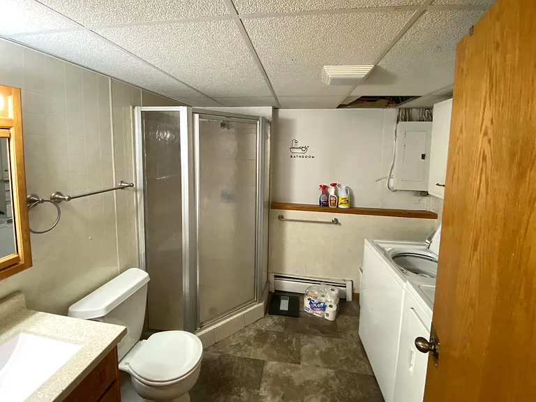 907 Colonial Dr — Photo 6