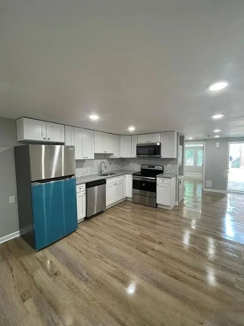 1309 W Wingohocking St — Photo 2