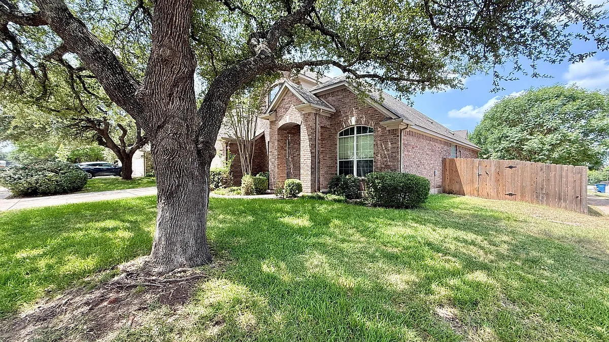 4 bed, 3.5 bath, 3255 sqft, $2,795 — Photo 3