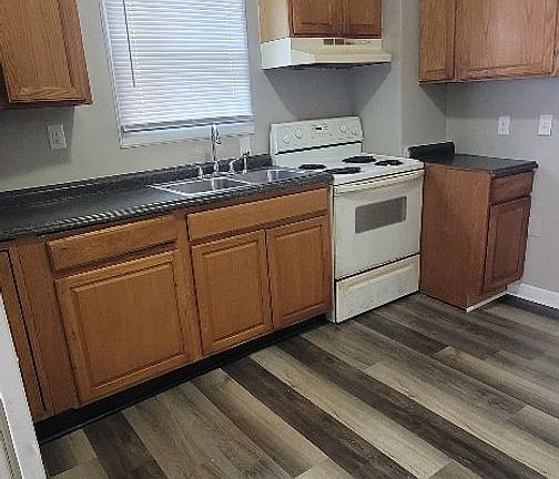 5th image of 2820 Jules St
