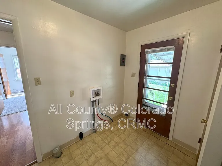 1407 E Platte Ave — Photo 6