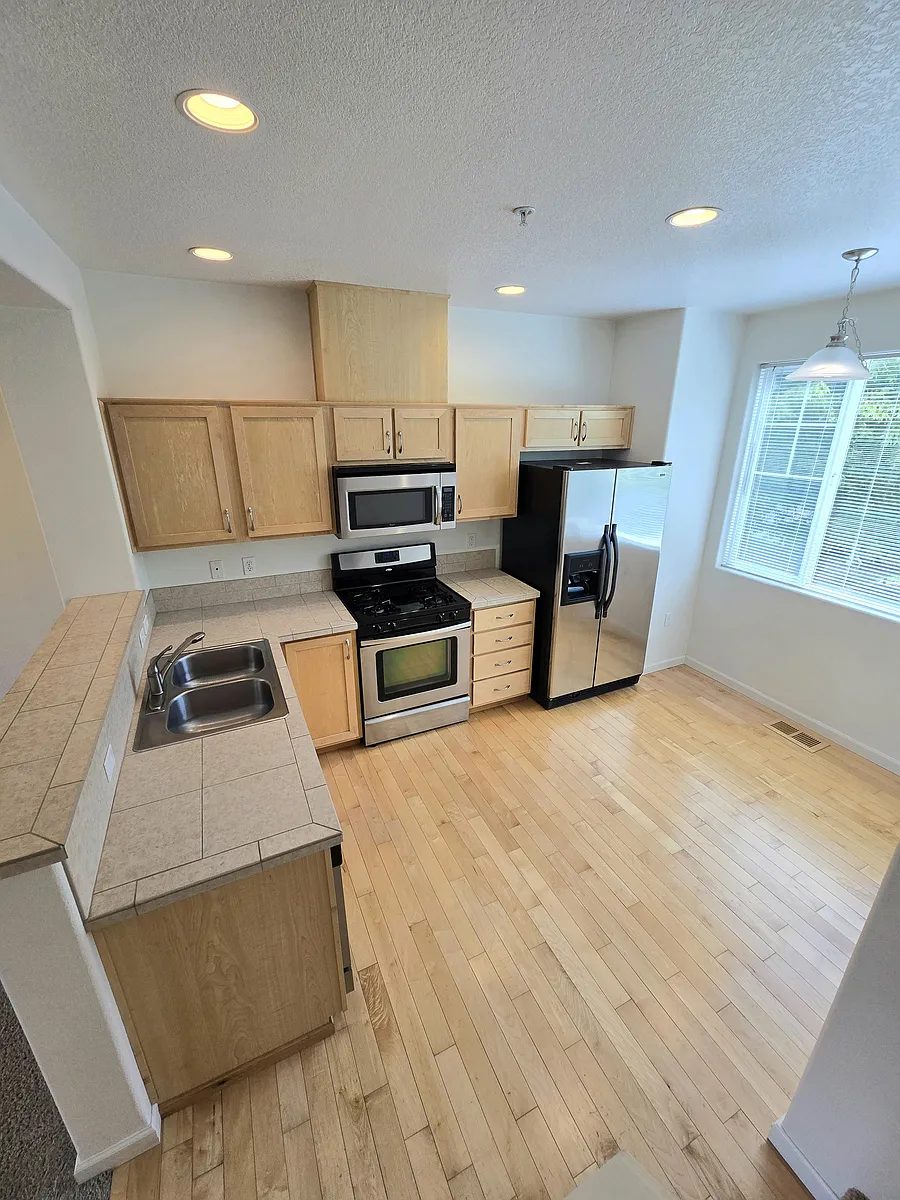 Building Photo - 15255 SW Mallard Dr #104