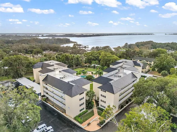101 N Grandview St APT 401, Mount Dora, FL 32757