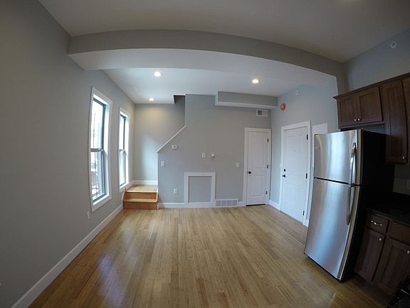 3rd image of 276 Glen St APT 310