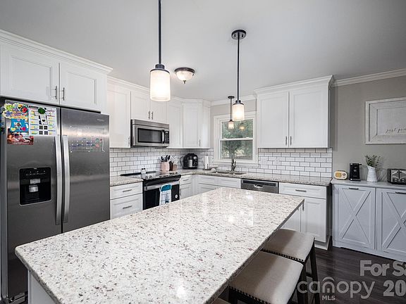 2nd image of 1718 Woolie Rd