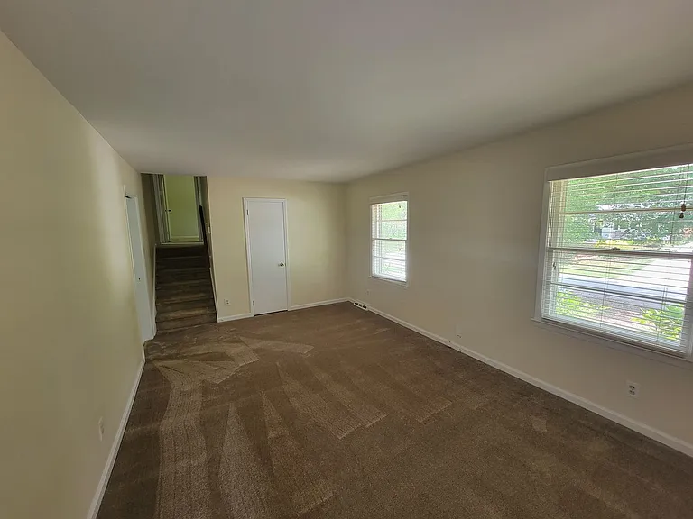3023 Robin Hood Dr — Photo 5