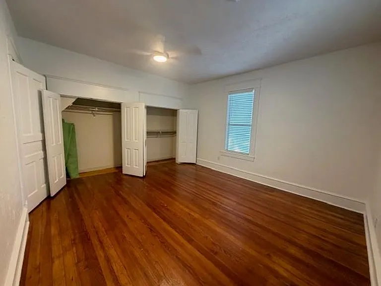 415 W Franklin St — Photo 16