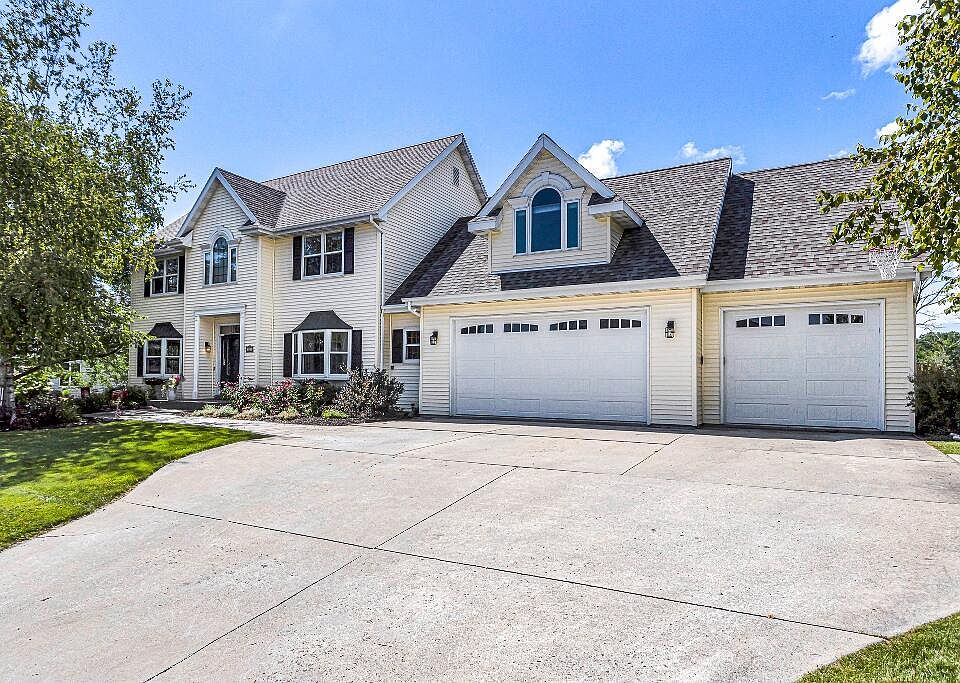 1st image of 223 River Oaks Dr