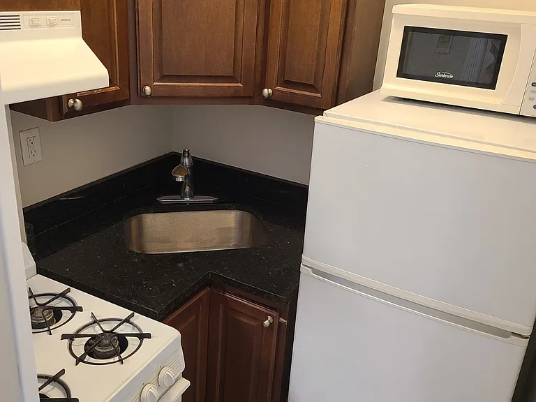 38 Hemenway St #8 — Photo 11