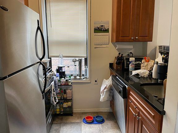 4th image of 110 Bank St APT 5A