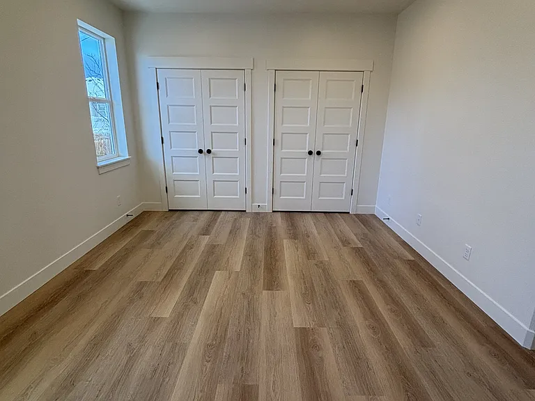 412 E 34 S — Photo 3