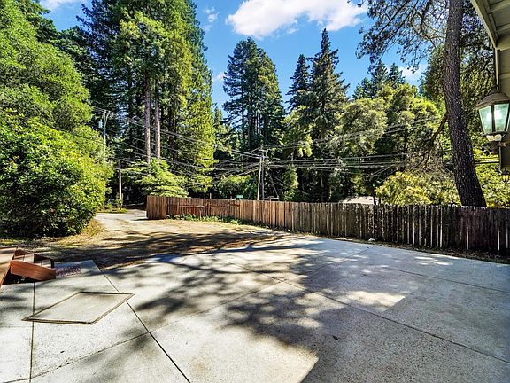 3rd image of 115 Cresta Dr