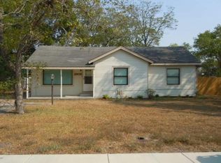 2906 Lone Tree Rd, Victoria, TX 77901