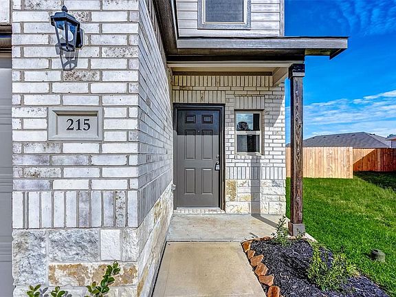 5th image of 215 Bellewood Manor Dr
