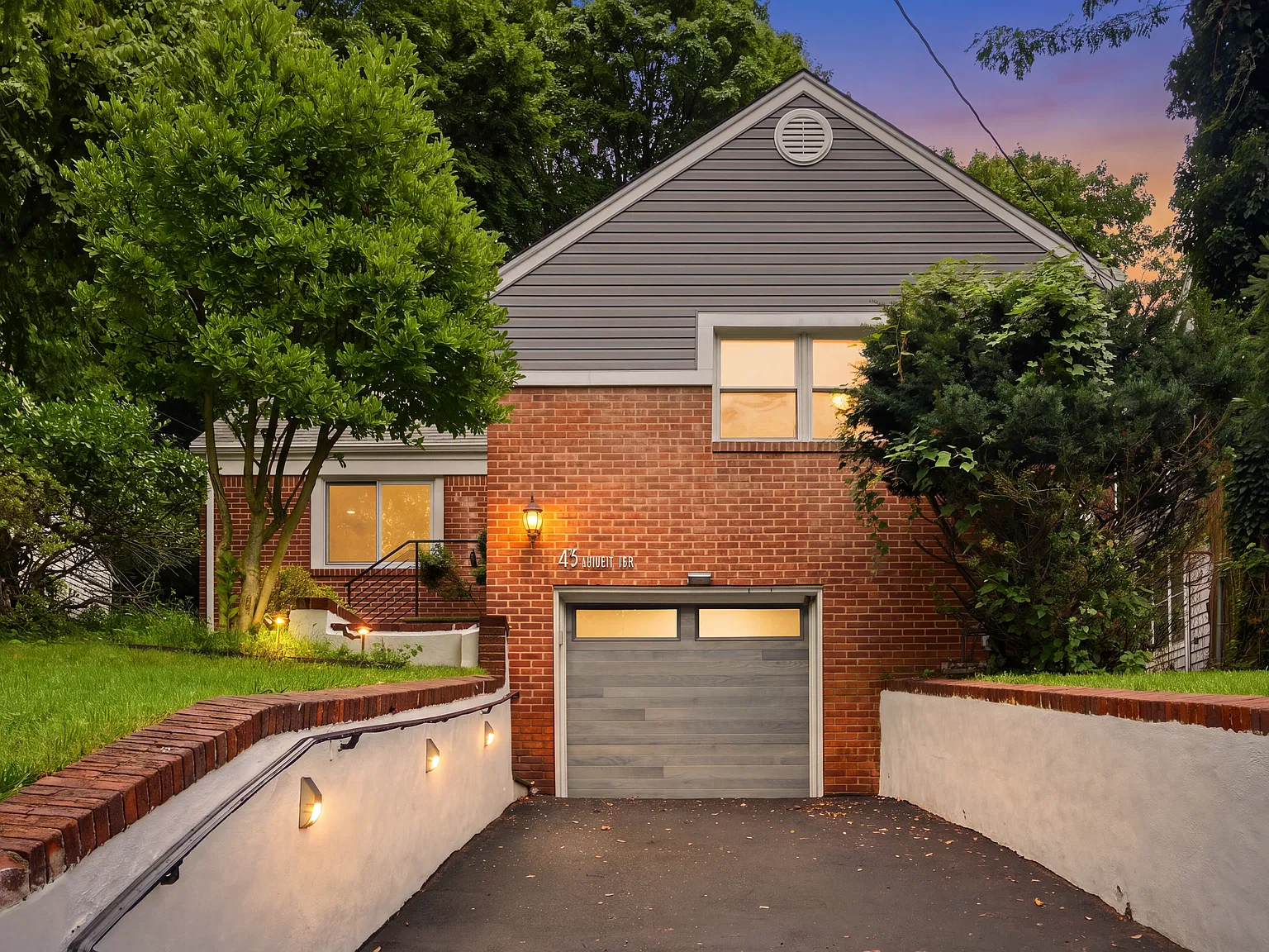 4 bed, $5,500 — Photo 1