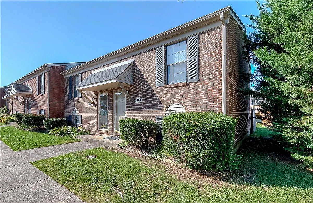 2 bed, 1008 sqft, $1,650 — Photo 2