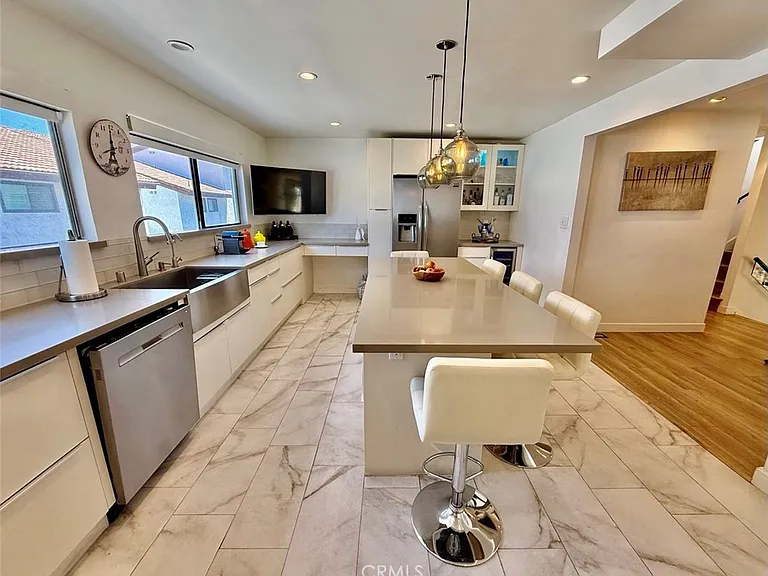 21545 Erwin St #105 — Photo 10