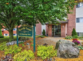 2020 Mapleridge Dr #303, Peterborough, ON K9K1W2