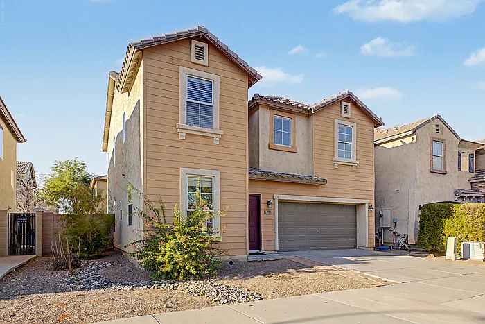 4 bed, 3.0 bath, 2025 sqft, $2,050 — Photo 4