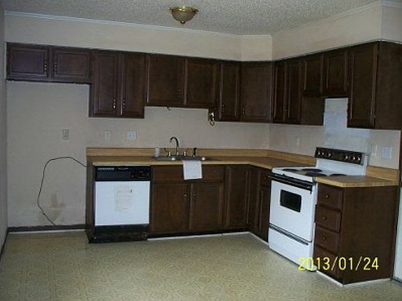 3rd image of 802 Willow Oak St