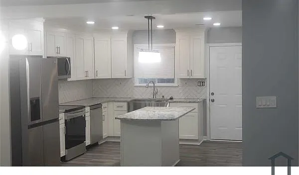 3 bed, 1118 sqft, $2,800 — Photo 2