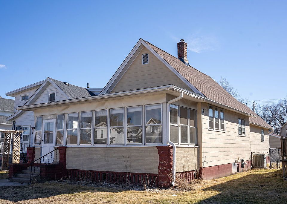 1st image of 545 3rd Ave S