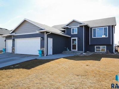 109 Patricia St, Harrisburg, SD, 57032