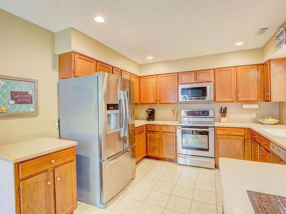 5th image of 216 Oakwood Ln