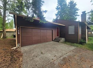 732 N 182nd St, Seattle, WA 98133