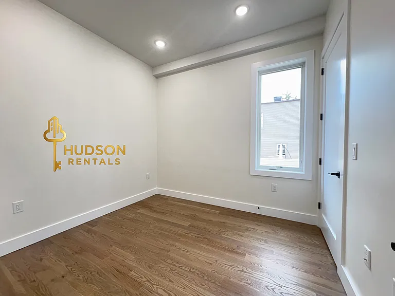 40 Lembeck Ave #203 — Photo 4