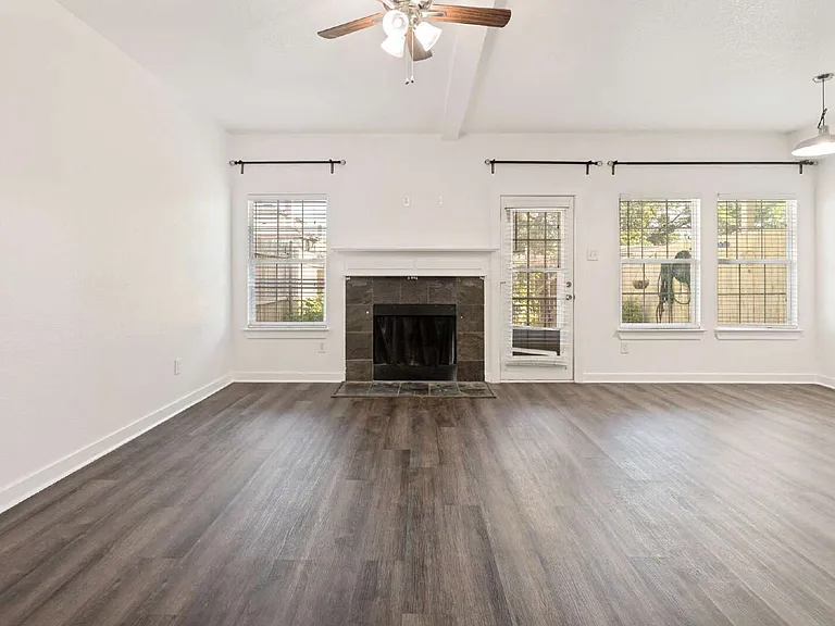 12503 Bay Ave — Photo 5
