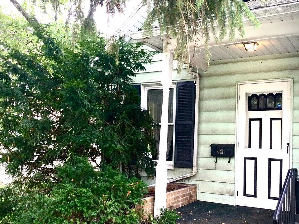 1st image of 807 S Woodbridge St