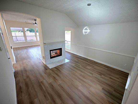 4th image of 4507 Bridgevillage Dr