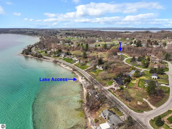 1163 Londolyn Ter, Traverse City, MI 49686