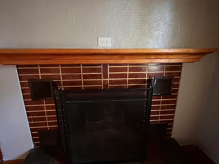 2803 Queen St — Photo 7