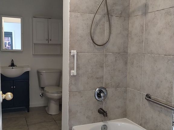 3rd image of 208 N B St #4