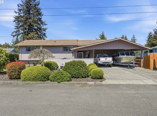 2820 Country Club Ct, Reedsport, OR 97467