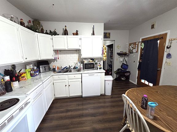 3rd image of 510 S Jefferson Way