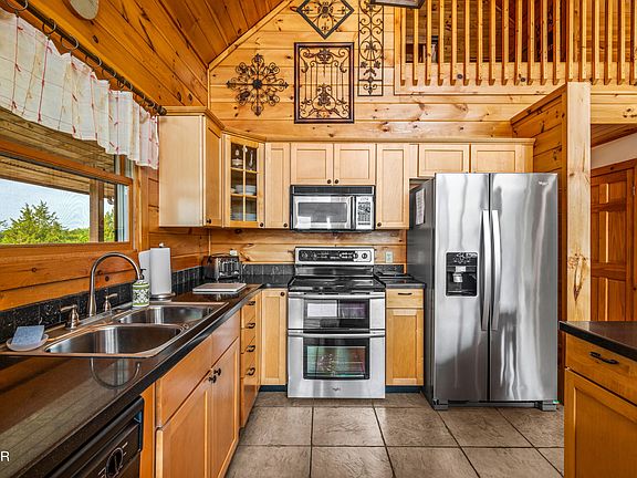 14th image of 3829 Island View Rd