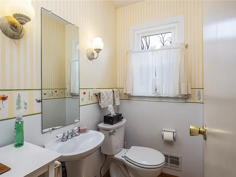 95 Parkwood Ave — Photo 45