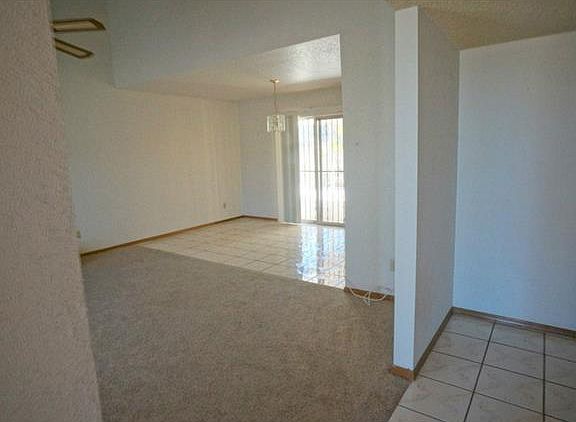 4th image of 628 Hempstead Dr