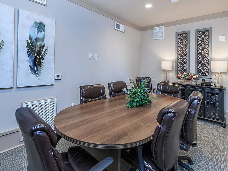 Midway Villas Apartments — Photo 23