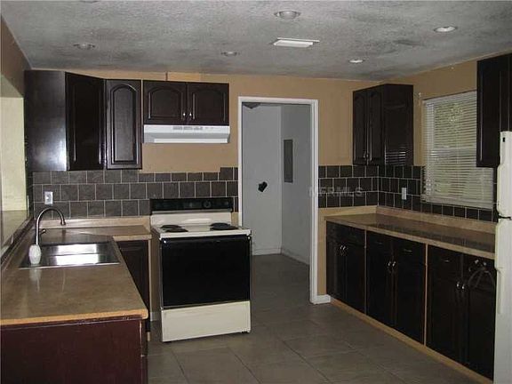 5th image of 2530 Palmetto Ave