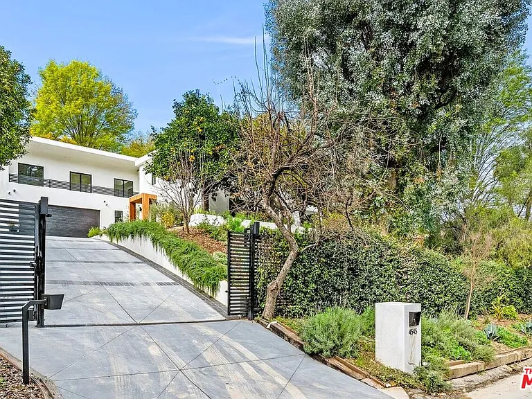 4545 Balboa Ave — Photo 2
