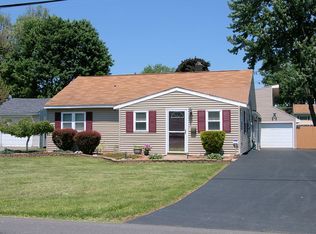 33 Homeland Rd, North Syracuse, NY 13212