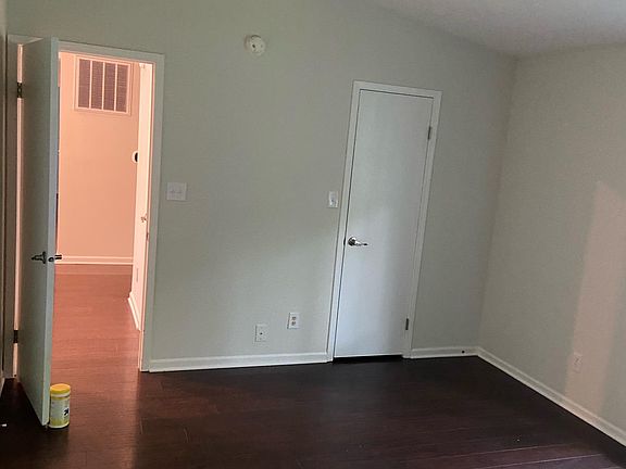 4th image of 6710 Woodmere Cir