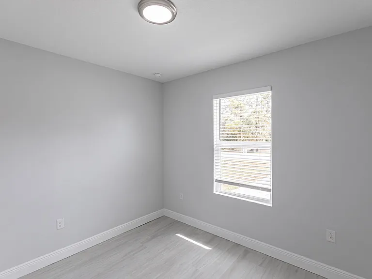 2113 Como St — Photo 15