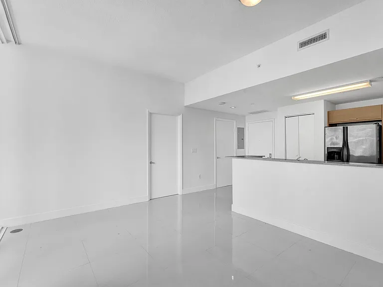 350 NE 24th St #509 — Photo 10